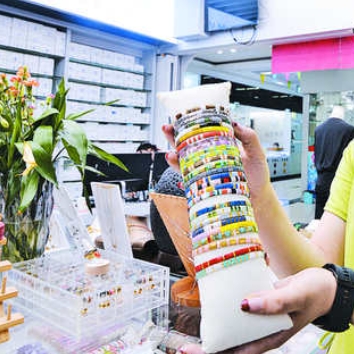 Foreign trade, domestic sales, and live streaming are gaining momentum - A frontline observation from the jewelry industry in Yiwu